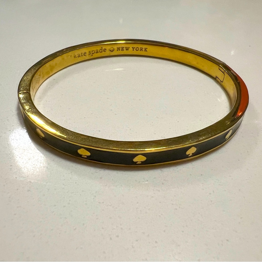 Kate Spade Spot The Spade Enamel Hinged Bangle